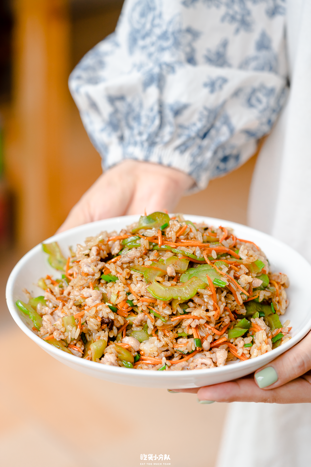 是来自棉湖的一款地道小吃,炒饭放的食材并不复杂,苦瓜取瓜籽,取白瓤