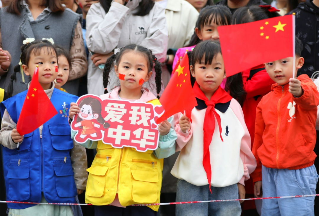 祝福伟大祖国繁荣昌盛！荣昌举行国庆节升国旗仪式