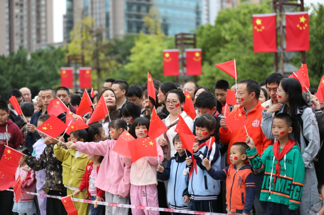 祝福伟大祖国繁荣昌盛！荣昌举行国庆节升国旗仪式