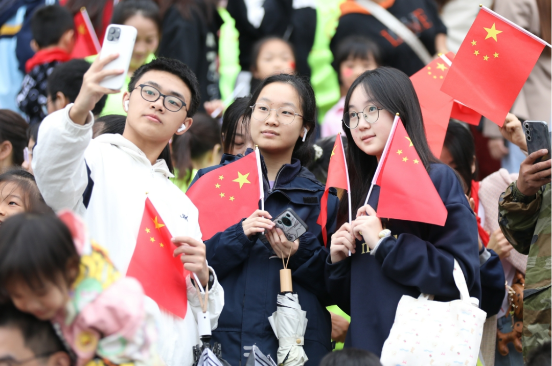 祝福伟大祖国繁荣昌盛！荣昌举行国庆节升国旗仪式