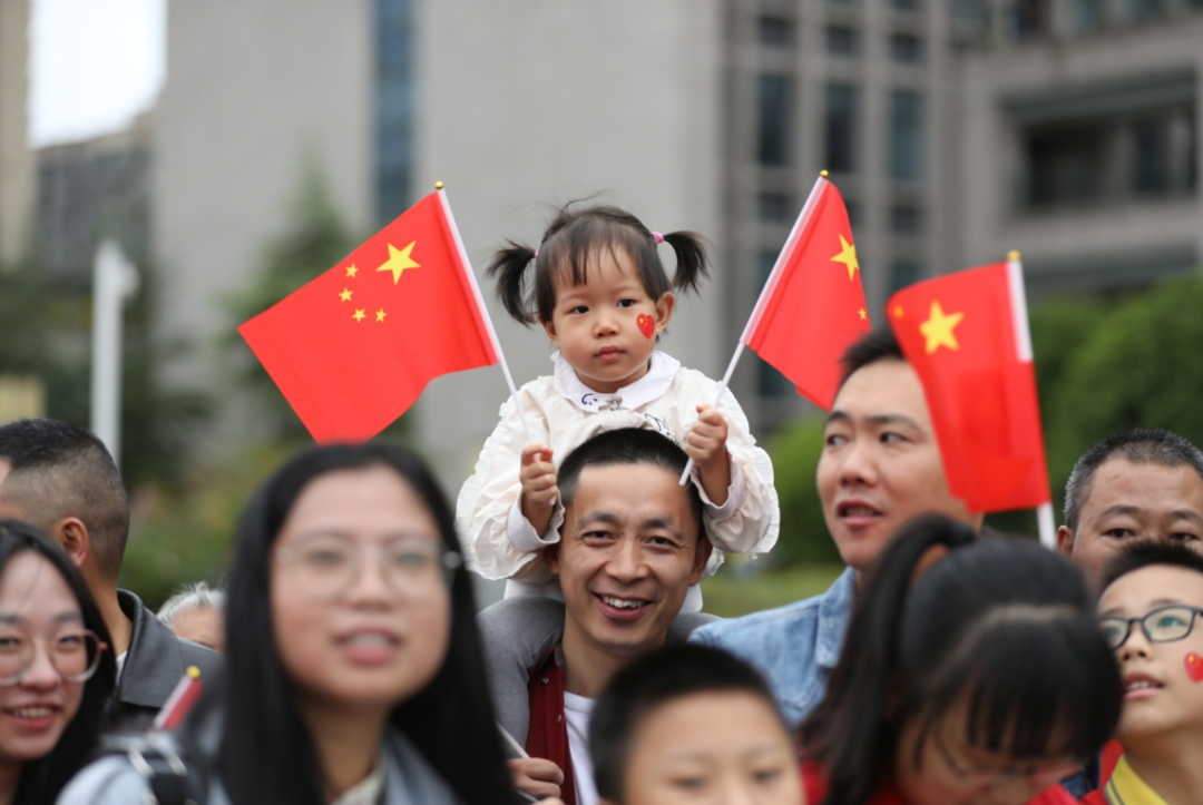 祝福伟大祖国繁荣昌盛！荣昌举行国庆节升国旗仪式