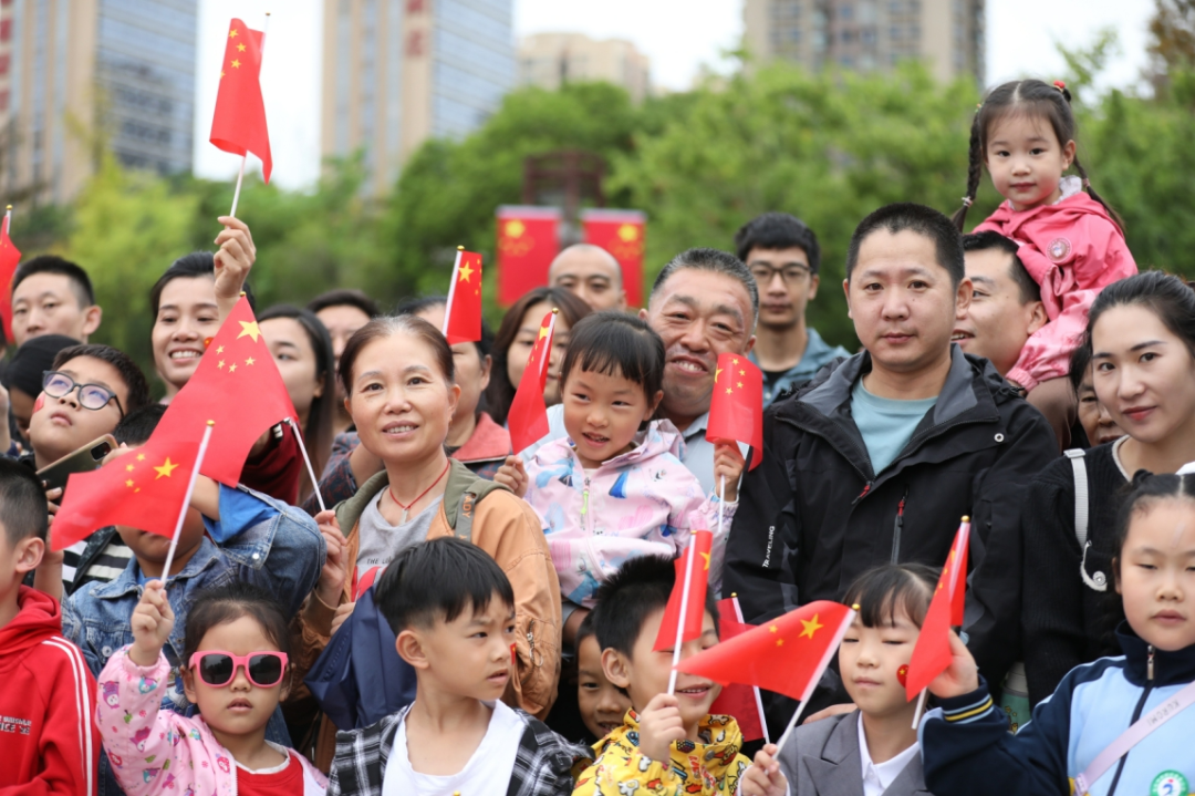 祝福伟大祖国繁荣昌盛！荣昌举行国庆节升国旗仪式