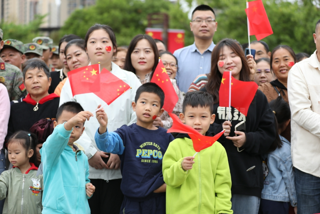 祝福伟大祖国繁荣昌盛！荣昌举行国庆节升国旗仪式