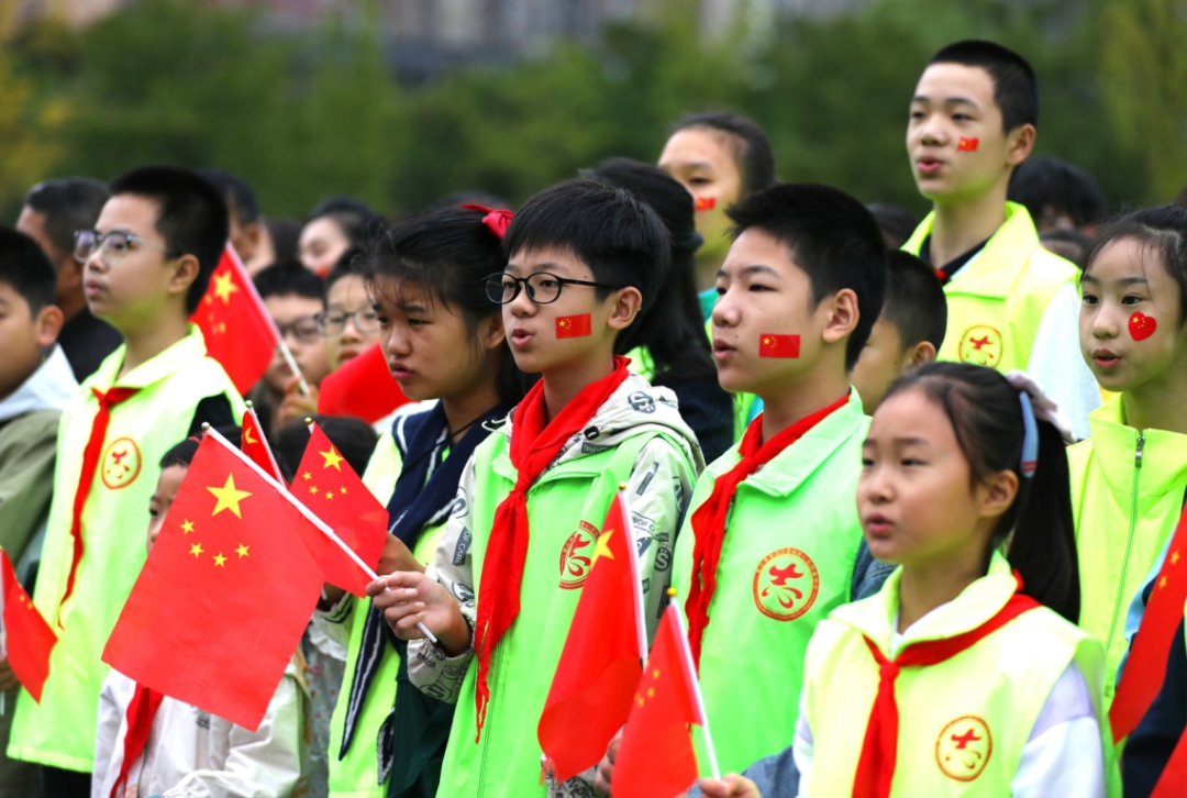 祝福伟大祖国繁荣昌盛！荣昌举行国庆节升国旗仪式