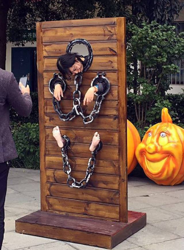 周末万圣巅疯日!鬼混升级:白天也搞鬼 夜场推迟至晚11:00