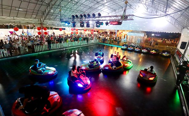 赏灯会、看烟花、品美食，新加坡充满中国年味！