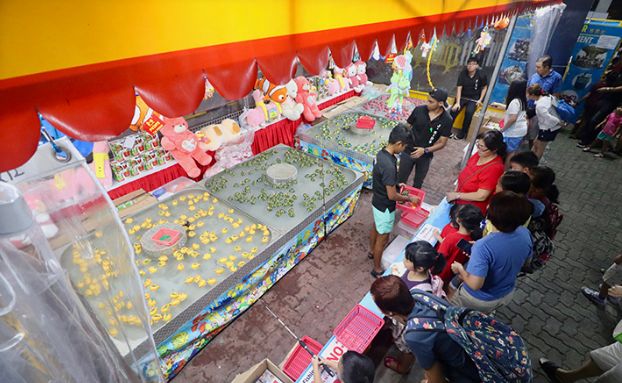 赏灯会、看烟花、品美食，新加坡充满中国年味！