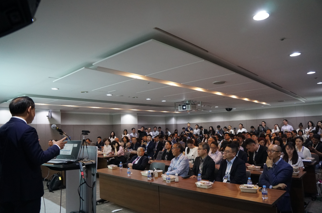 中国生物材料学会副理事长、山蓝资本管理合伙人聂洪鑫博士受邀就“科技成果转化及初创企业孵化中的痛点及对策”做专题报告