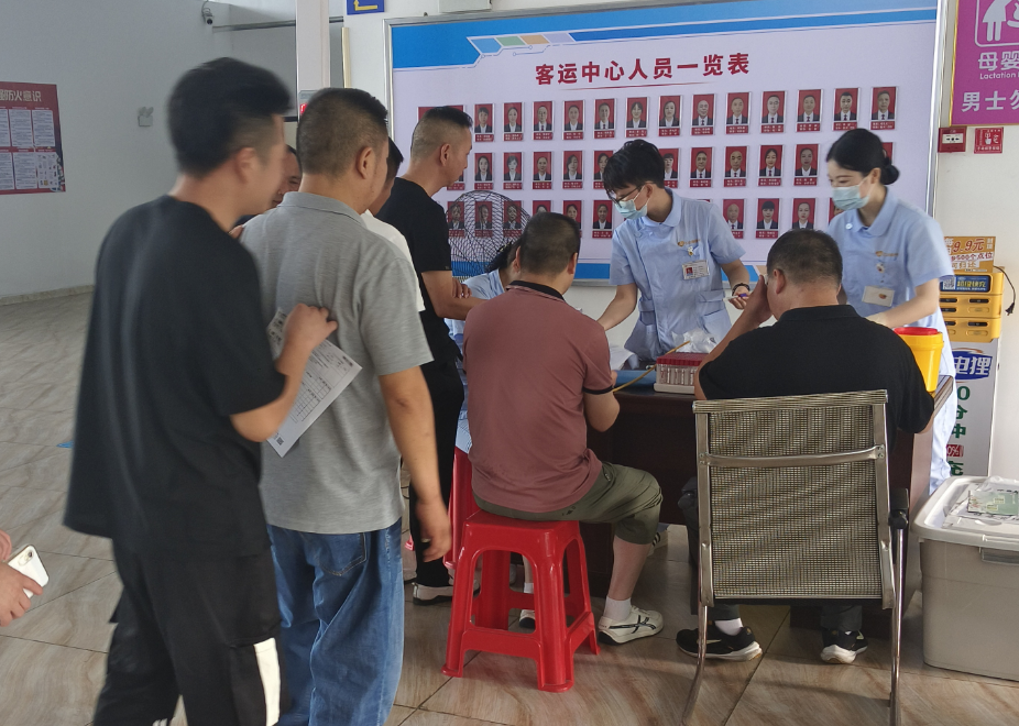 萍鄉(xiāng)長(zhǎng)運(yùn) 錯(cuò)峰體檢暖人心 保障運(yùn)營(yíng)安全行