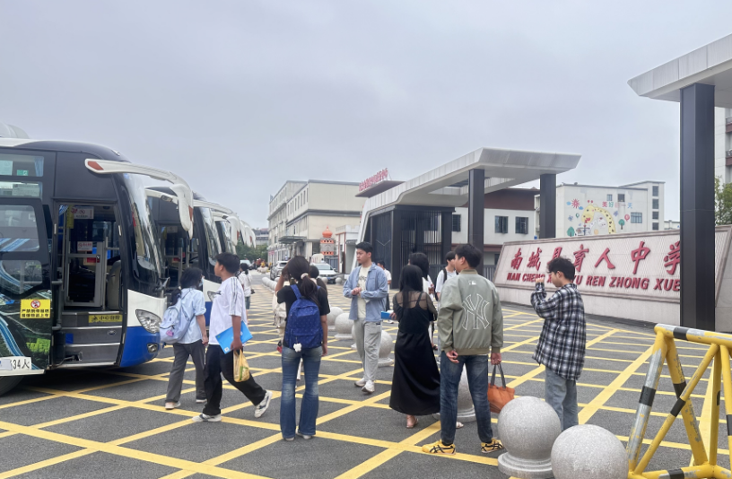 撫州長運 南城分公司圓滿完成育人中學(xué)研學(xué)運輸任務(wù)