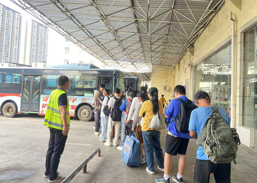 撫州長運(yùn) 東鄉(xiāng)分公司全力保障東撫城際公交節(jié)日運(yùn)輸工作