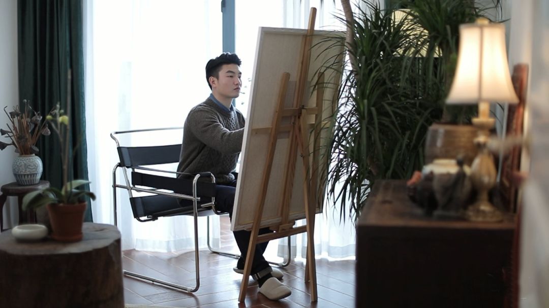 市中心57㎡最强违建房：没屋顶，一家五口每天露营、烧烤、泡温泉