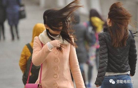 三月最多变 有一句老话: "三月四月乱穿衣" 意思是三四月的天气最是