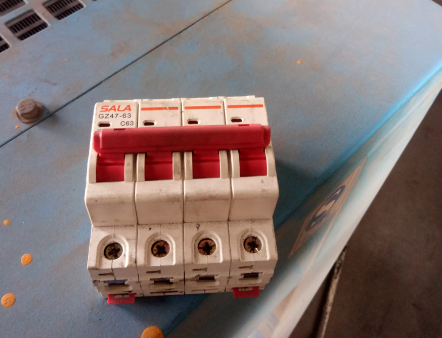 63A的開關，為何30A的電流就跳閘了？的圖1