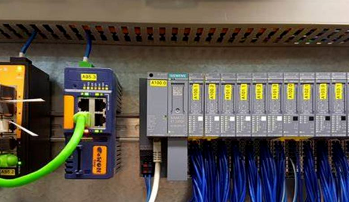 因铁屑引起的PLC故障的图1