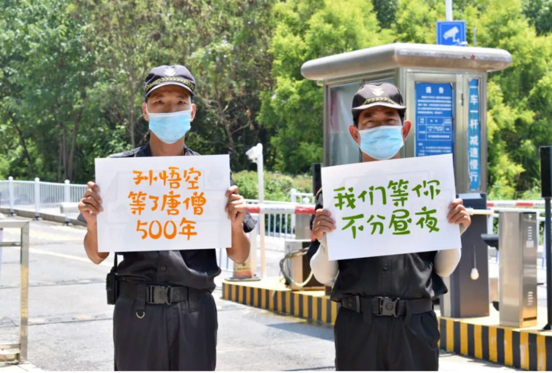 刷屏了！开学季最暖高校横幅来袭，学生：戳中我的小心脏