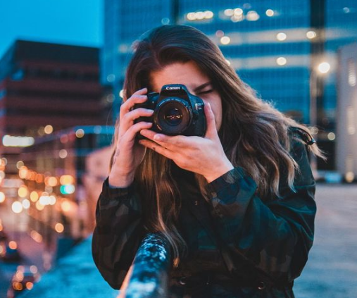 如何抓拍人像摄影技巧！