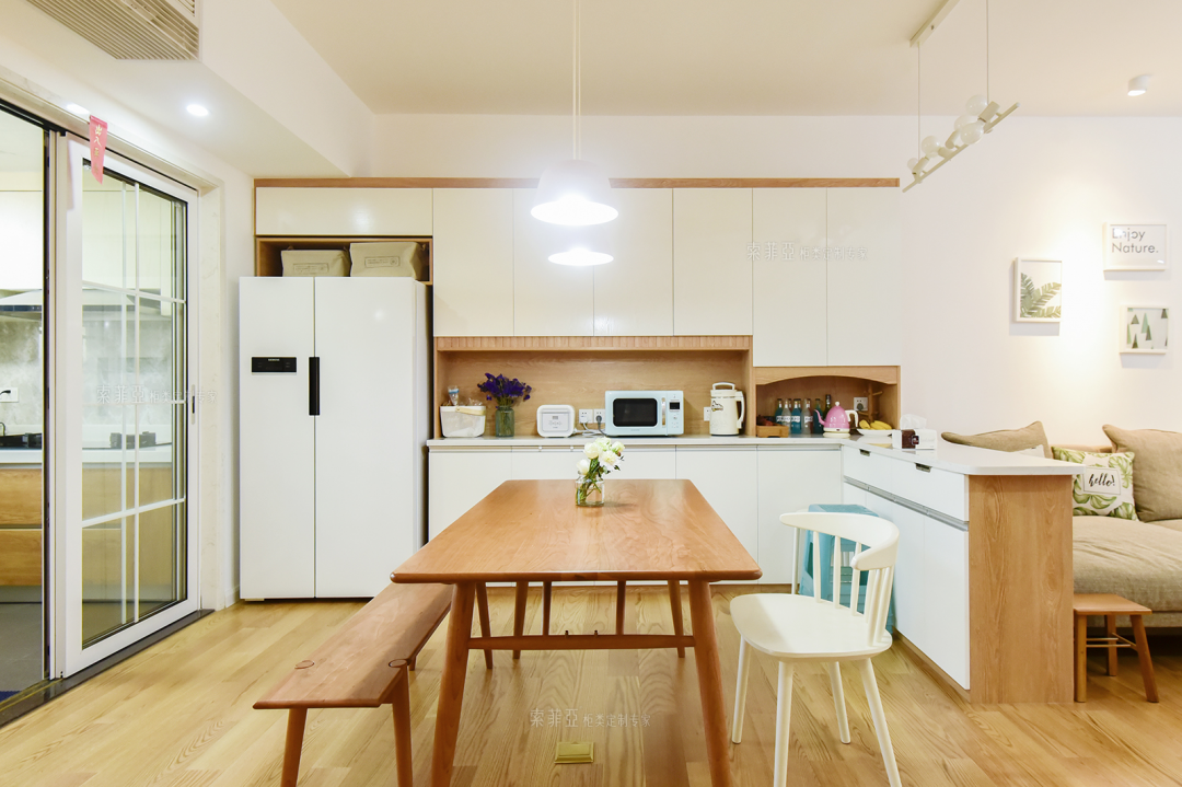 踏进原木北欧风三居室，仿佛来到度假小屋~