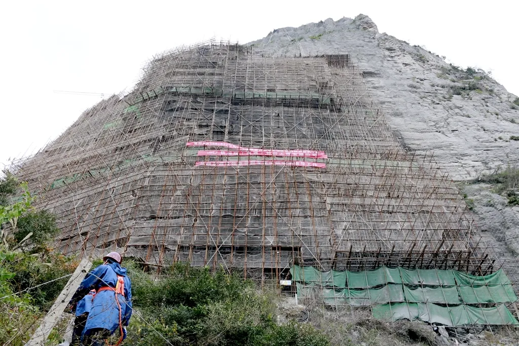 大国岩土！这个乌江边的“超级工程”！危岩体防护技术给180米悬崖峭壁穿上“盔甲”！的图8