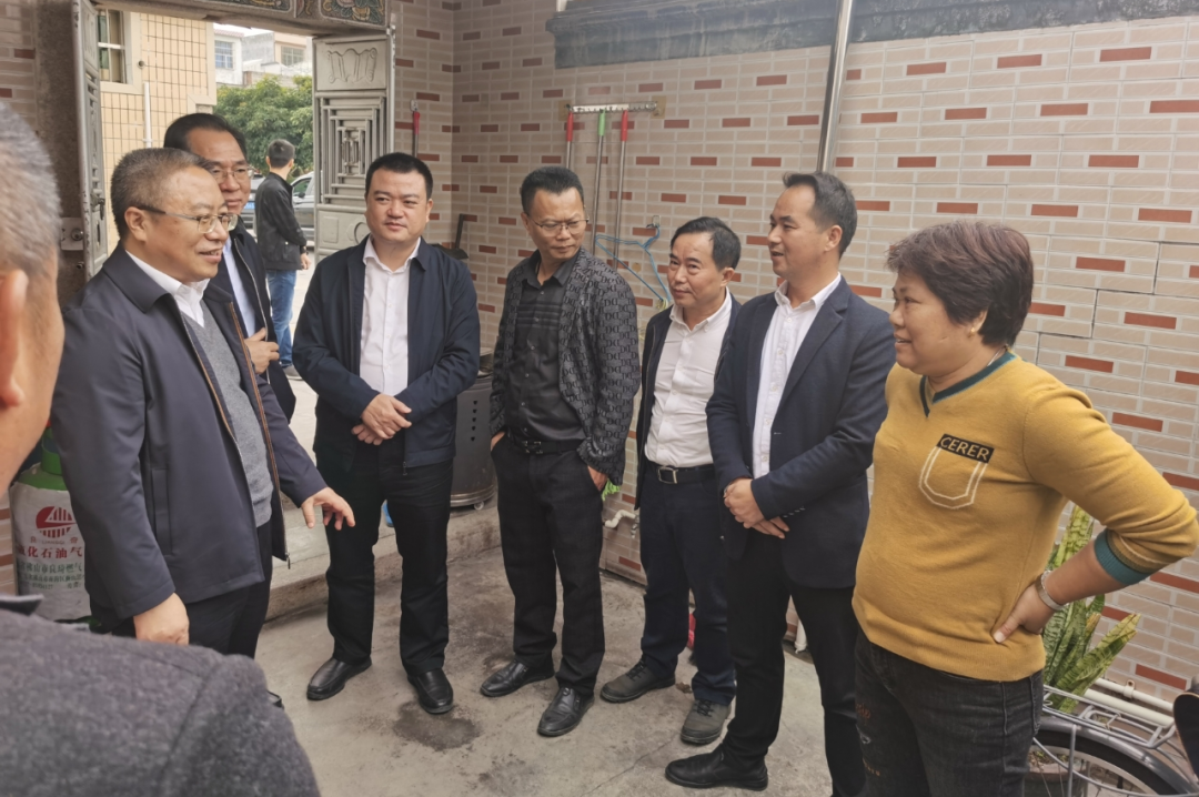 省应急管理厅党委委员,副厅长卢华友带队的第一组来到汕头市,实地察看