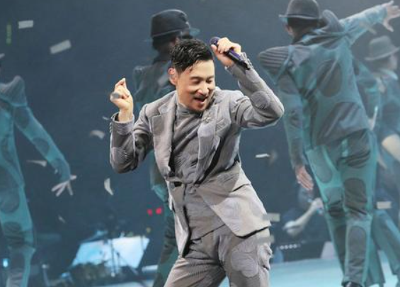 在家练歌竟被投诉?他自嘲不够红...-微信头条网 在家练歌竟被投诉?他自嘲不够红...