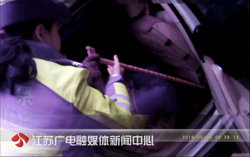 凌晨飞雪，大桥封闭！孩子在等父亲过桥签字做手术……