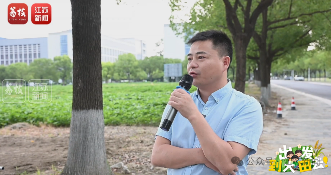 男人在打电话

描述已自动生成