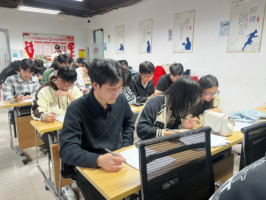 我校信息与通信学院2024级学子赴华为机器人东莞基地开展实践(图3)