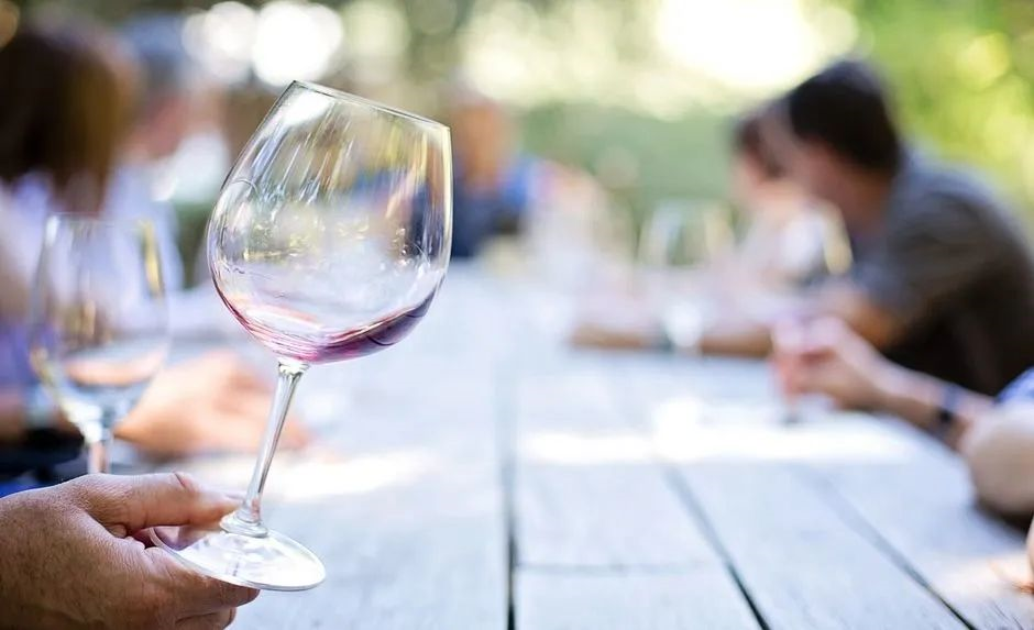 10 个小技巧秒变葡萄酒达人