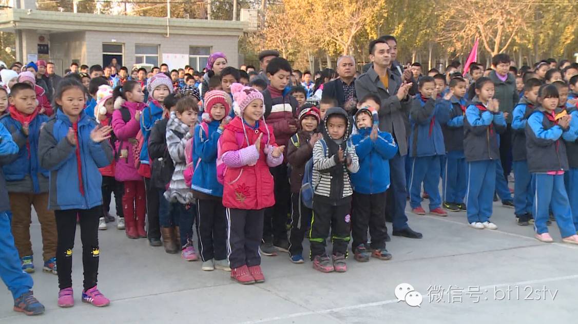 为了解决孩子们上学难的问题,兵地双方主动对接协调,最终决定让村里的