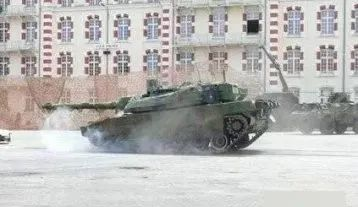 【6/7更新】几十吨重的坦克是如何刹车的？的图2