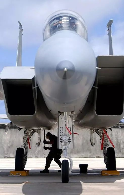 【6/2關注】F15戰斗機進氣口可上下調整，怎么做到的？的圖3