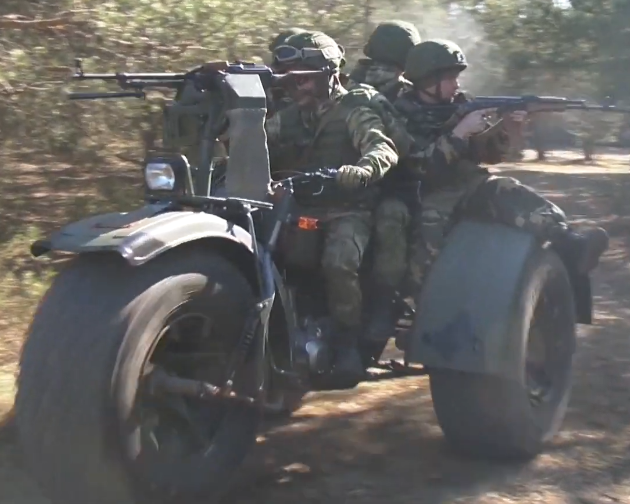 战术三蹦子！白俄罗斯军队用上三轮突击车，送货运兵样样行