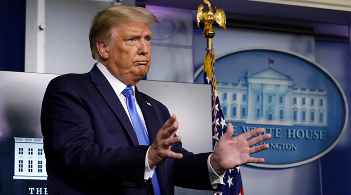 特朗普称有紧急电话提前离开白宫记者会 无视记者追问转身离场