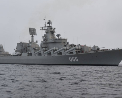 俄军出动导弹巡洋舰跟踪监视美国驱逐舰行动