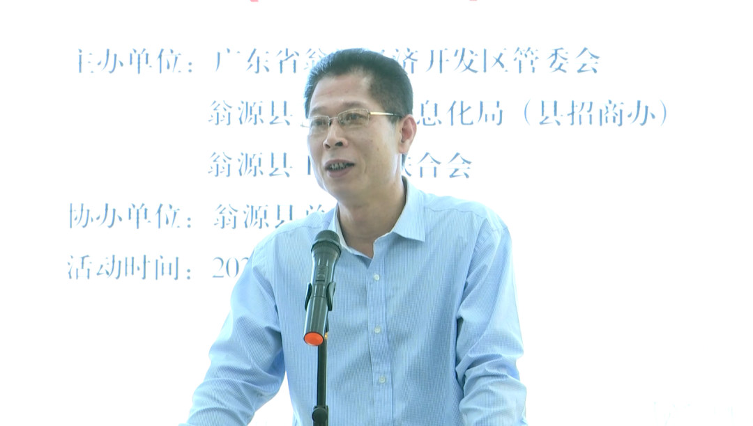 高忠,何新平以及各镇,县有关单位主要负责人等与会人员认真倾听,针对