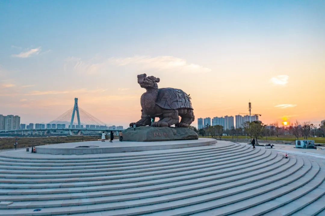 以文化之光铸时代之魂鳌江港口公园标志雕塑天下第一鳌落成