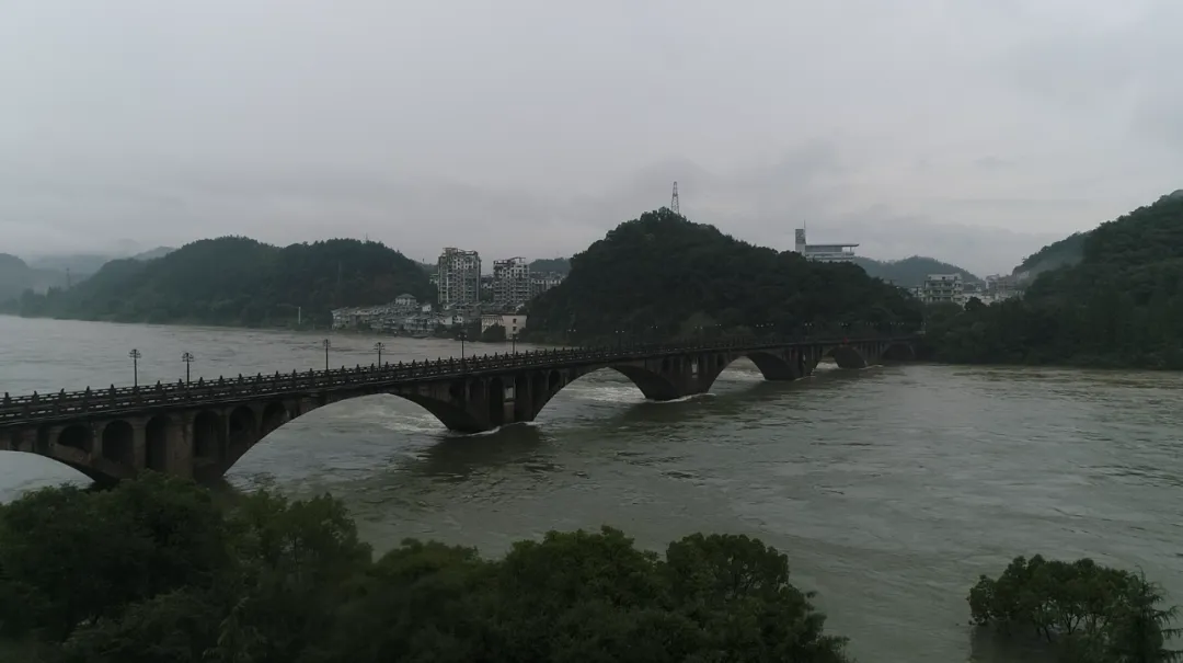 24张对比图！这是泄洪前后的新安江城区，航拍画面让人痛（视频/组图） - 17