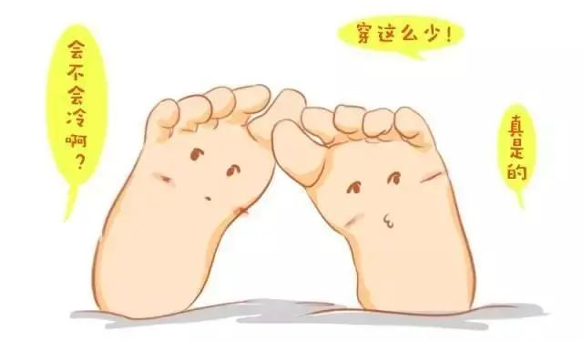 宝宝光脚会着凉？你错了！让娃光脚，还有这些好处！