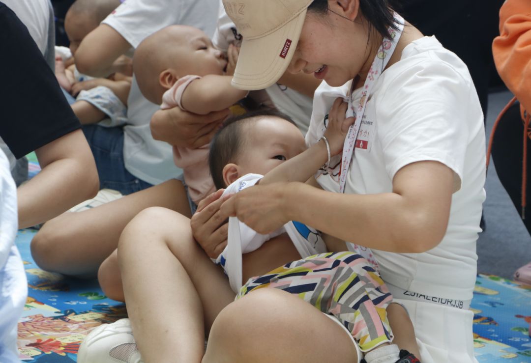 鳳凰婦產助力2019世界母乳餵養周「哺乳快閃」，倡導母乳餵養！ 親子 第15張