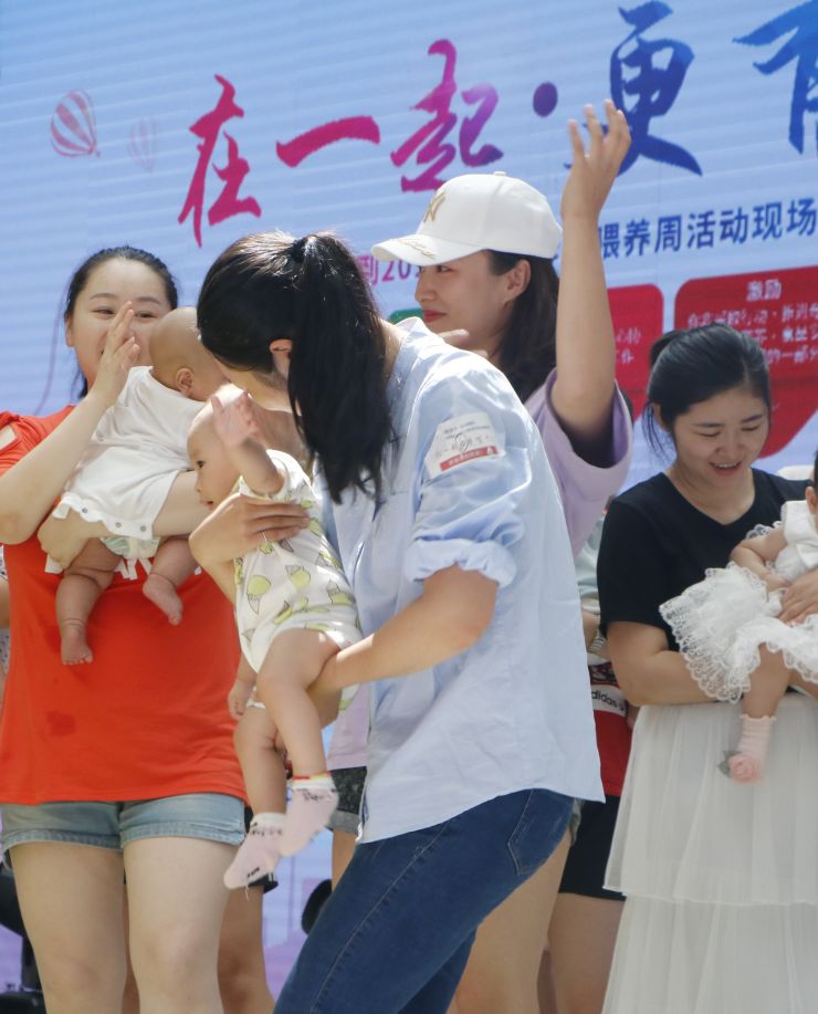 鳳凰婦產助力2019世界母乳餵養周「哺乳快閃」，倡導母乳餵養！ 親子 第13張