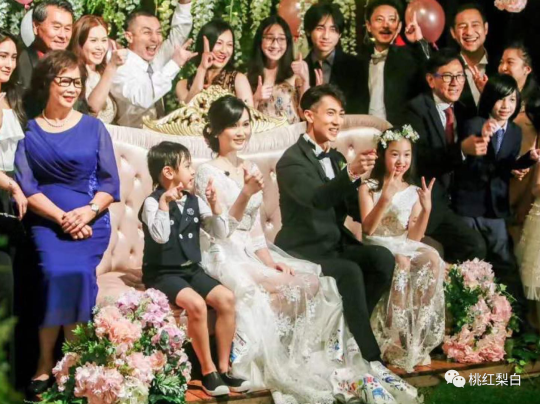 狂吻张韶涵、Ella、林依晨……渣男明星靠迟到16年的婚礼洗白？（组图） - 27