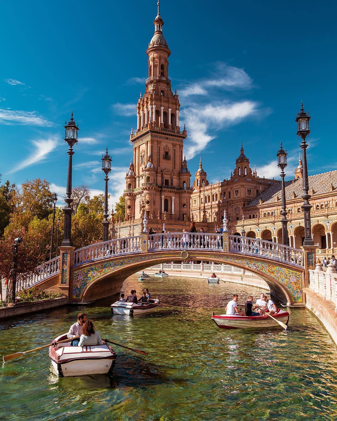 西班牙塞维利亚一座经典与摩登并存的城市