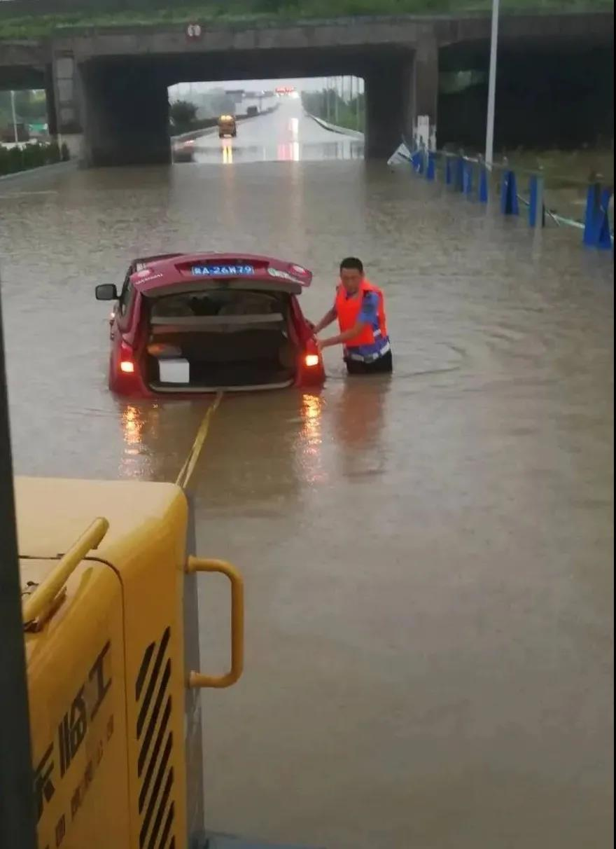 ?石家庄现入汛以来最大洪峰！雨还要下多久？