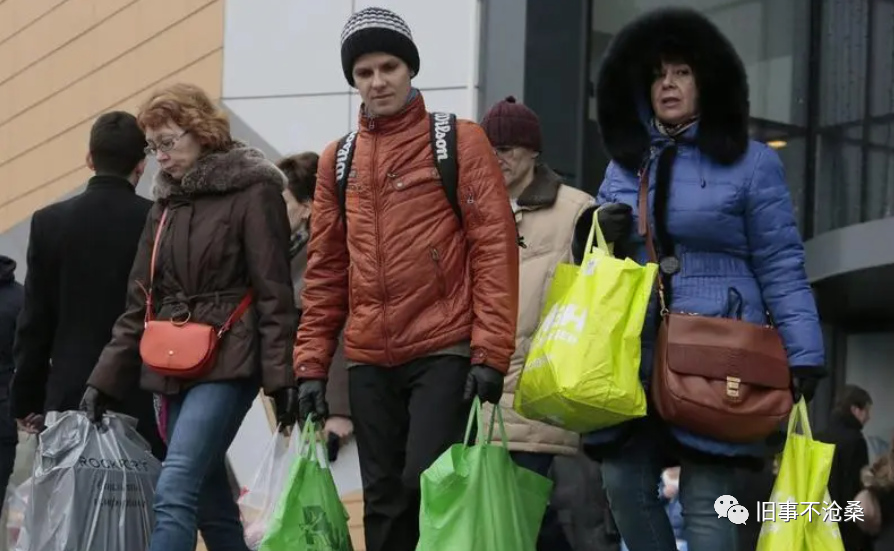 mc吴迪女友钱月照片_美国人平均工资多少钱一个月