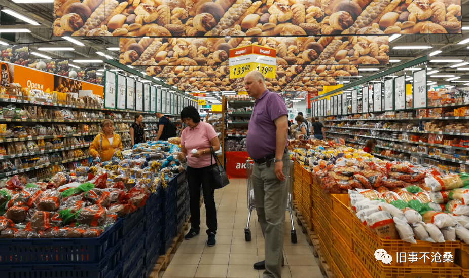 mc吴迪女友钱月照片_美国人平均工资多少钱一个月