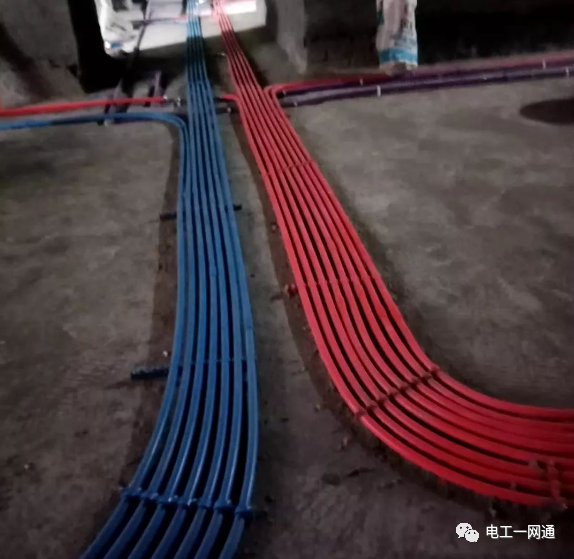 老电工的活线工艺：隐蔽的电线一抽就出来了，真的是非常实用啊！的图5