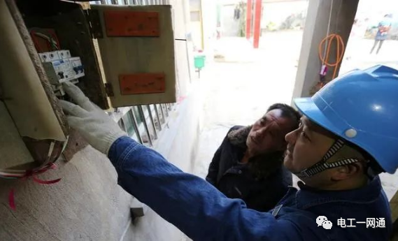 零线和火线对调不会跳闸？漏电保护器有问题？这是为什么？很多老电工师傅都不知道的原因，竟然是这样的---的图2