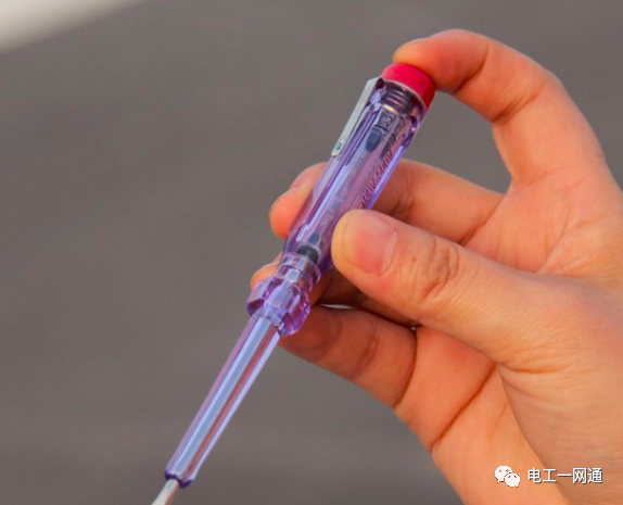 电笔还有这些用法，很多电工老师傅都不知道！的图1