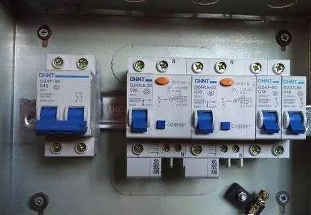 家用配电箱主开关和支路开关同时跳闸原因分析的图2